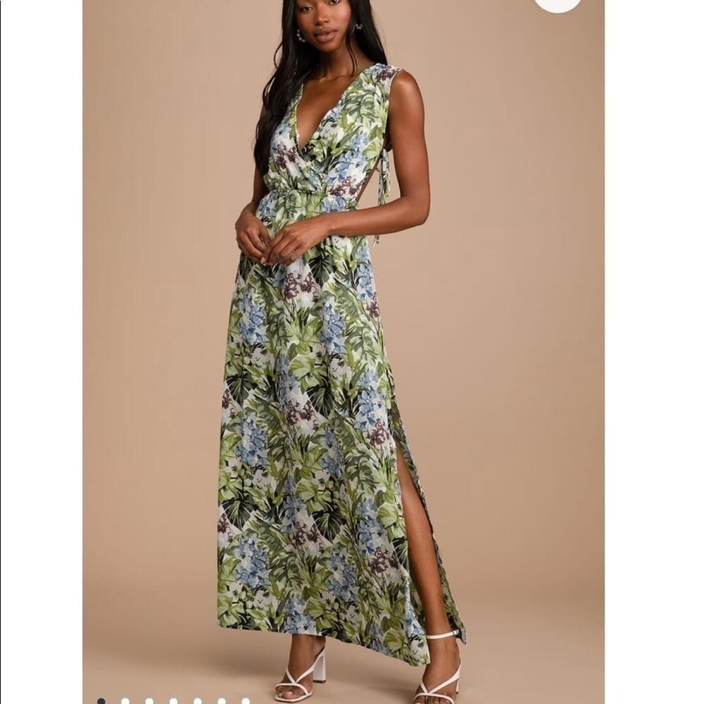Lulu’s Flourishing Friendships White Leaf Print Side-Tie Maxi Dress Size Small